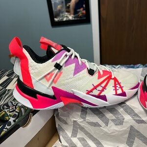 Jordan Why Not ZERO.3 SE PF
MENS 10.5 Spruce Aura Flash Crimson